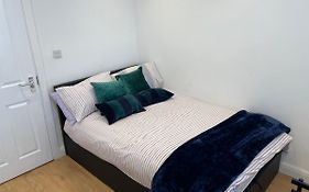 Self-Contained Flat On The 2Nd Floor You Will Share With One Other Guest, In A Family House 2 Minutes Walk From Tufnell Park Station 2Nd Floor With Stairs