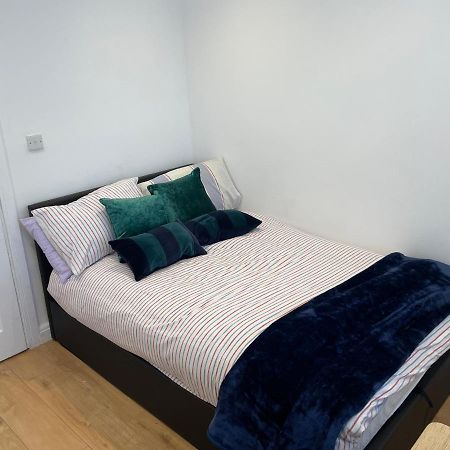 Self-Contained Flat On The 2Nd Floor You Will Share With One Other Guest, In A Family House 2 Minutes Walk From Tufnell Park Station 2Nd Floor With Stairs Londra Esterno foto