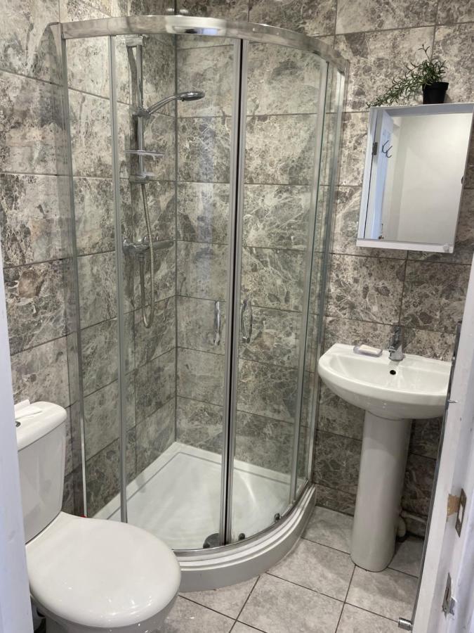 Self-Contained Flat On The 2Nd Floor You Will Share With One Other Guest, In A Family House 2 Minutes Walk From Tufnell Park Station 2Nd Floor With Stairs Londra Esterno foto