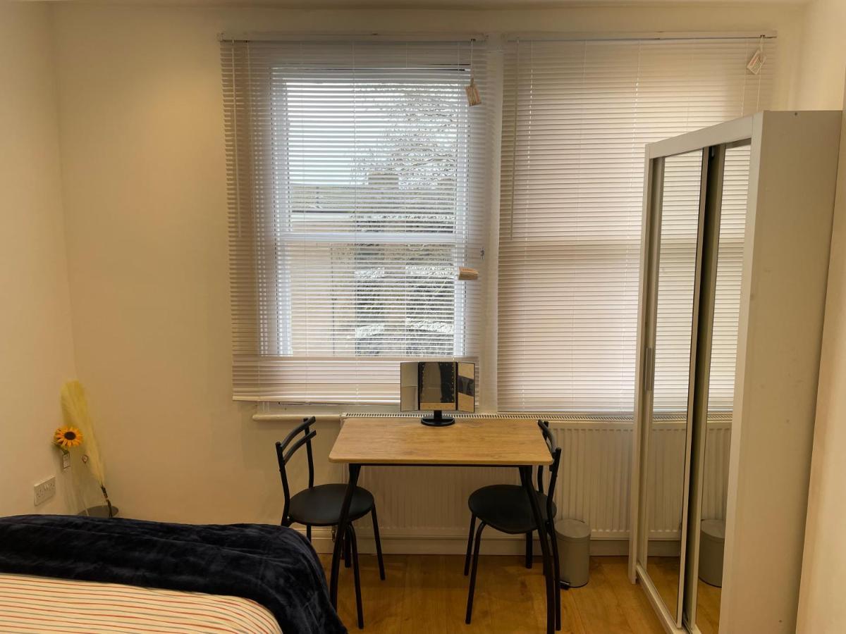Self-Contained Flat On The 2Nd Floor You Will Share With One Other Guest, In A Family House 2 Minutes Walk From Tufnell Park Station 2Nd Floor With Stairs Londra Esterno foto
