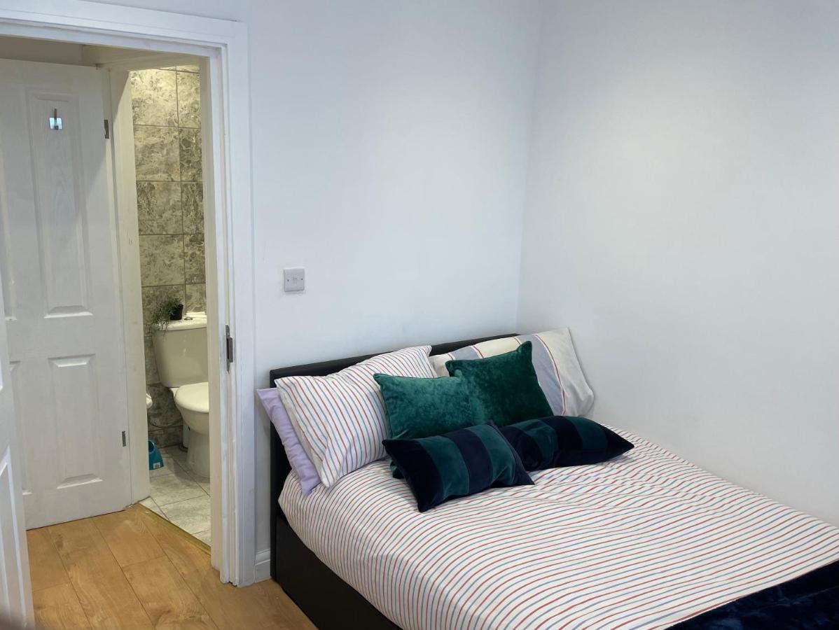 Self-Contained Flat On The 2Nd Floor You Will Share With One Other Guest, In A Family House 2 Minutes Walk From Tufnell Park Station 2Nd Floor With Stairs Londra Esterno foto