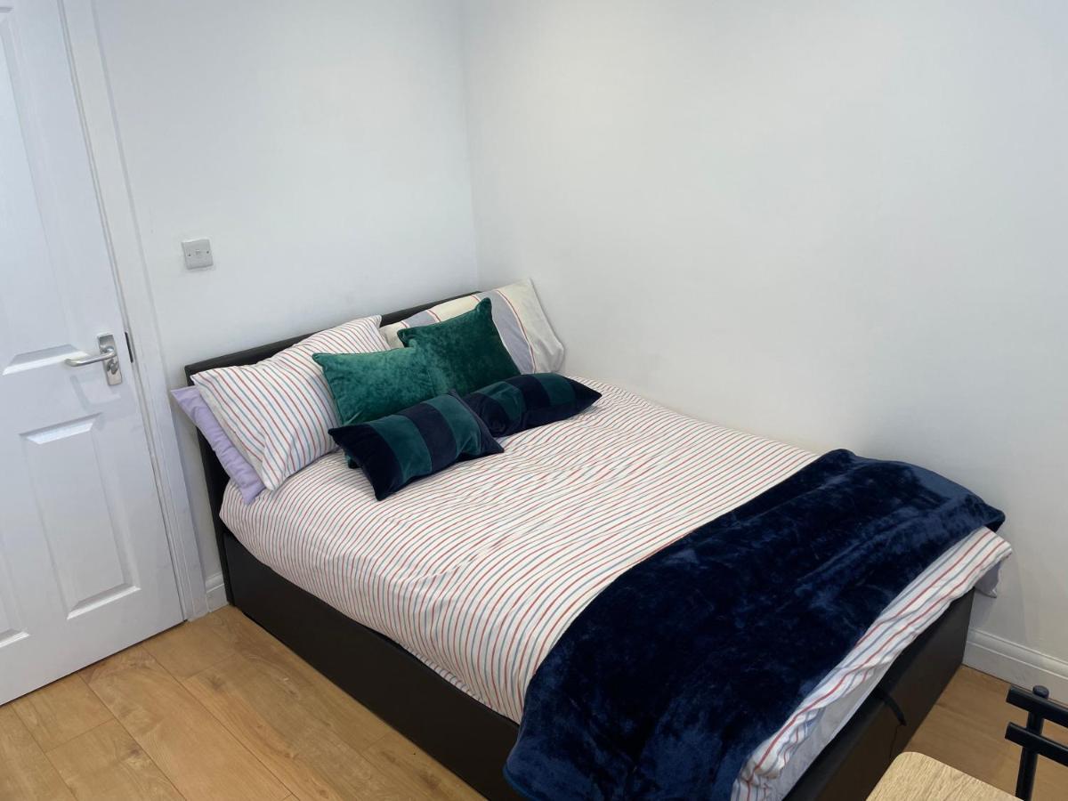 Self-Contained Flat On The 2Nd Floor You Will Share With One Other Guest, In A Family House 2 Minutes Walk From Tufnell Park Station 2Nd Floor With Stairs Londra Esterno foto
