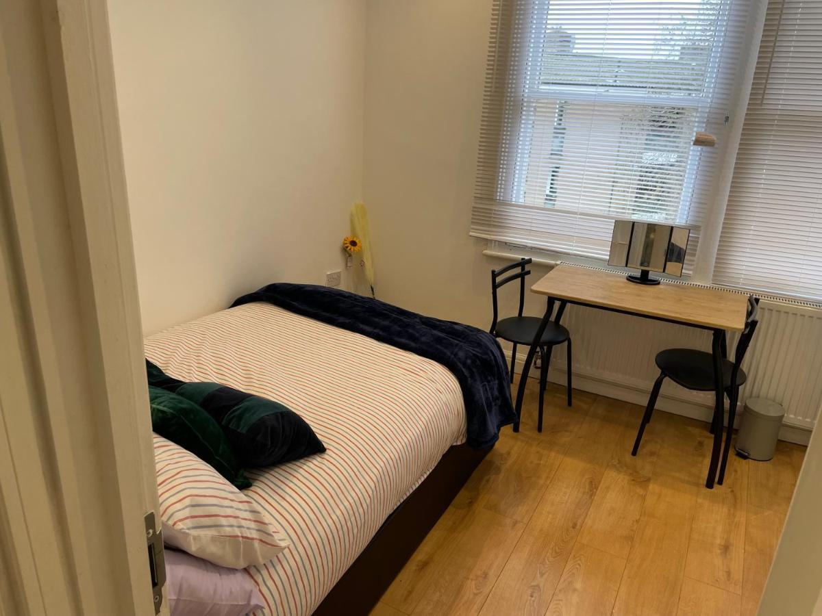 Self-Contained Flat On The 2Nd Floor You Will Share With One Other Guest, In A Family House 2 Minutes Walk From Tufnell Park Station 2Nd Floor With Stairs Londra Esterno foto